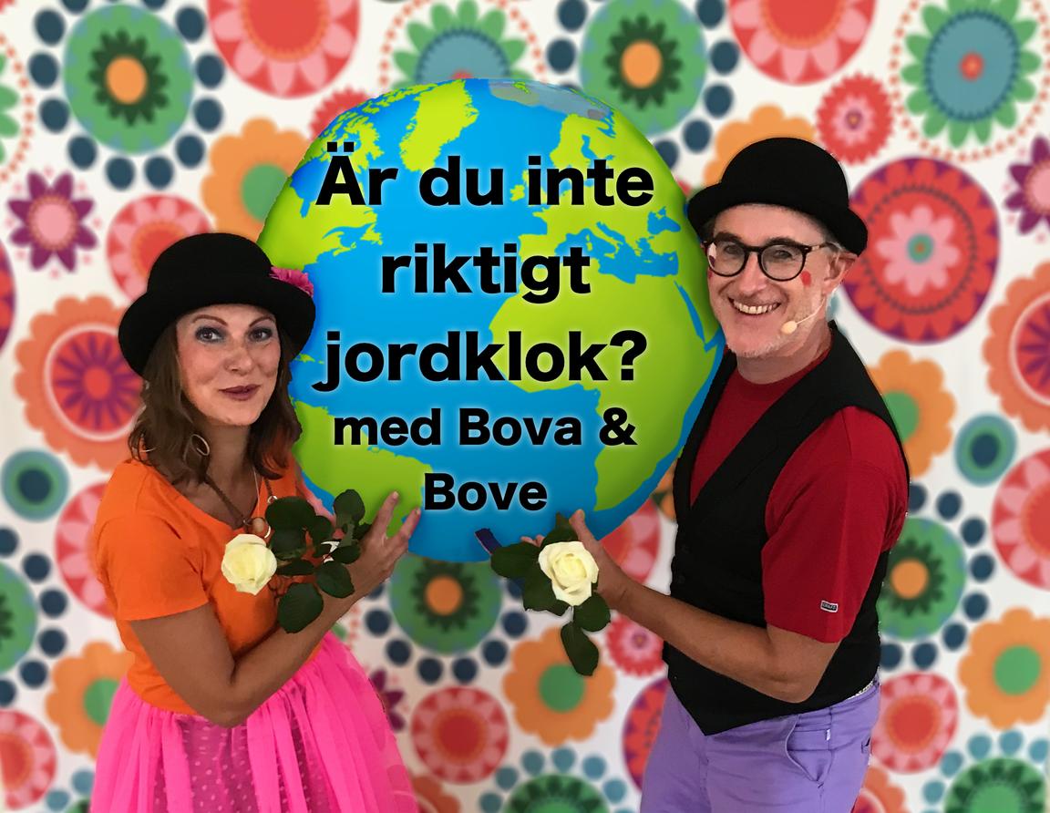 Alexandra Larson och Gustav Larson som Bova & Bove i musikteaterföreställningen Är du inte riktigt jordklok? med Bova & Bove.